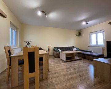 Priestranný dvojizbový byt v Bergu na predaj