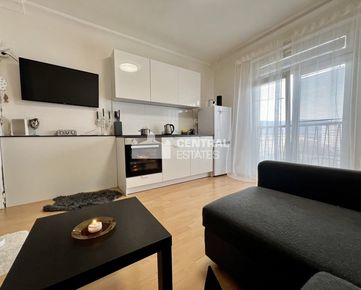 Útulný čiastočne zrekonštruovaný 1- izbový byt s francúzskym balkónom na predaj v Novom meste
