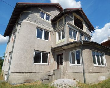 SPEKTRUM REALITY- Na predaj  7-izbový rodinný dom s pozemkom  1109 m2, Valaská Bela, okres Prievidza