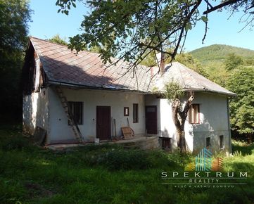 SPEKTRUM REALITY- Na predaj 3-izbový rodinný dom s pozemkom 1840 m2, Valaská Bela, okres Prievidza
