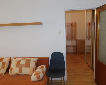 Praktický 1-izbový byt v Dúbravke -  samostatná kuchyňa, samostatná kúpeľňa, pivnica, nízke nájomné