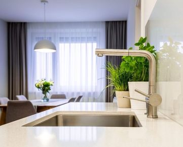 COMFORT LIVING ponúka - Kompletne zrekonštruovaný 3 izbový byt zariadený nábytkom na mieru