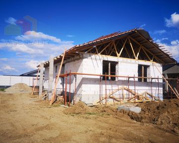 Novostavba - 3 izbový bungalov v obci Horovce, pozemok 620 m2