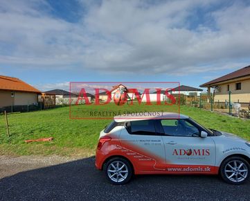 ADOMIS - predám stavebný pozemok v TOP lokalite slepej uličky,822m2, Nižná Kamenica, len 6,5 km od diaľničného privádzača.