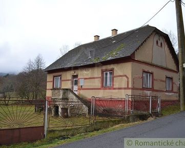 Dom na začiatku obce Zborov