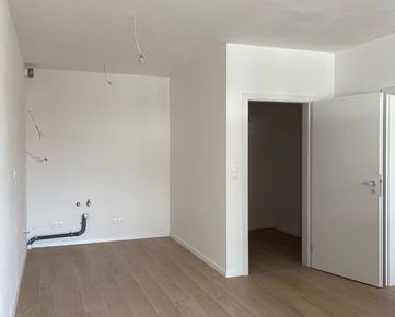 Zariadený 2 izbový byt s balkónom + parkovacie státie v novostavbe na ul. Na pažiti v Trenčíne / Záblatie
