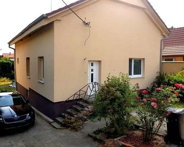 Predaj 3 izbový rodinný dom, Most pri Bratislave, okres Senec, Nálepkova ulica, pozemok 482 m2, možnosť zobytniť podkrovie, TREBA VIDIEŤ, cena: 230.000 EUR