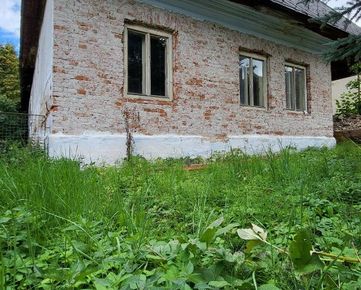 PREDANÉ - Pôvodný dom, 1414m2 pozemok v Liptovskom Trnovci