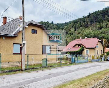 Starší rodinný dom v obci Slovany.