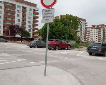 HERRYS, Na prenájom veľké parkovacie miesto v projekte Kubík v Novom Meste na Odborárskej ulici.