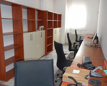 Ponúkame na prenájom rekonštruovanú kanceláriu, 17,6 m2, Palackého ul.