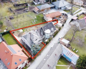 REZERVOVANÉ Priestranný 3-podlažný rodinný dom, Opavská ul. 4, Prešov-Solivar
