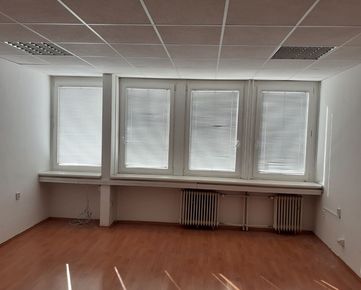 Klimatizovaná kancelária 30 m2 pri POLUS-e na Pluhovej ul.