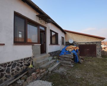 Vidiecky dom s krásnym veľkým pozemkom v Pukanci - Rezervovaný