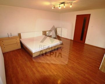 3-izbový byt v rodinnom dome na prenájom, Stránska, Sásová, Banská Bystrica