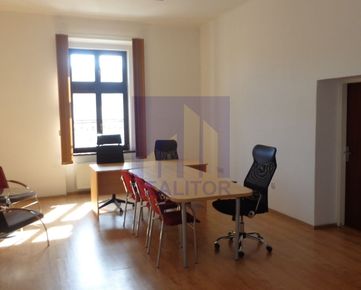 Prenájom - kancelársky priestor 35 m2, Banská Bystrica, centrum-znížená cena.