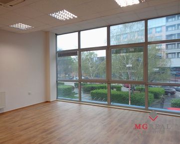 Priestory s plochami 90 m²  v centre Trnavy vhodné na na kanceláriu, pohybové cvičenia, účtovníctvo, poradenské a finančné služby