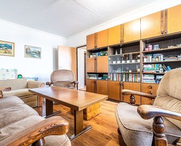 ŽDIARSKA - slnečný 3-izbový byt s dvomi loggiami a pekným výhľadom, ideálny na rekonštrukciu