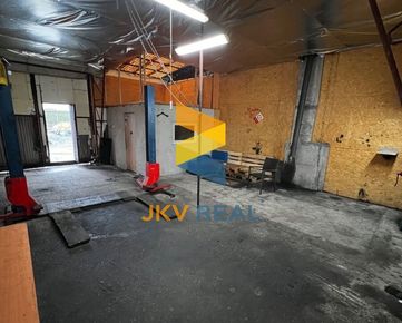 Realitná kancelária JKV REAL so súhlasom majiteľa ponúka na prenájom opravárenské priestory / sklad na Podjazdovej ulici v Prievidzi.