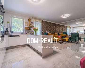 DOM-REALÍT ponúka na predaj dvojgeneračný 6 izbový rodinný dom v Blatnej na Ostrove.