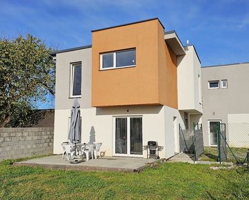 Moderne zariadený 4-izbový rodinný dom, 2 kúpeľne, terasa, výborná lokalita, prenájom, Žilina - Trnové, Cena: 1.150 €/ mesiac