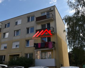 Kuchárek-real: Ponúka 3-izbový byt v Pezinku na Juhu za výbornú cenu.