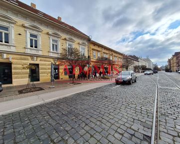 ADOMIS - predáme komerčný priestor 87m2 s výkladom (3x obchod, kancelária), historická budova, Košice centrum, Hlavná ulica.