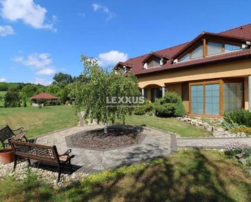 LEXXUS - PREDAJ kvalitný 9i rodinný dom v obci Santovka, pozemok 3851 m2