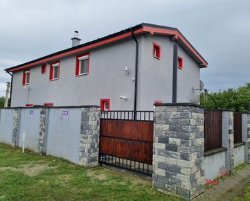 Investičná budova /dom/ v Komjaticiach