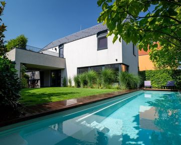DEVÍN – Vila s bazénom a dokonalou záhradou