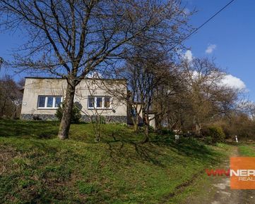 Exkluzívne na predaj malý dom v južnej časti Štiavnických vrchov v obci Baďan, 20 kilometrov od Banskej Štiavnice