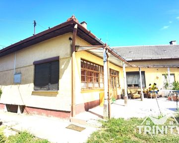 Na predaj 3-izbový rodinný dom s veľkým pozemkom v obci Komoča