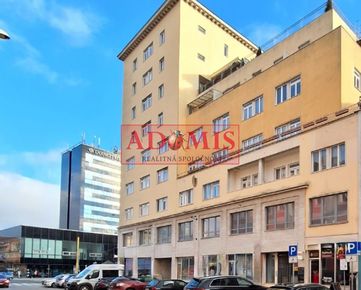 ADOMIS - predáme 3izbový bezbariérový byt 75m2 v historickom centre Košíc, výťah, parkovanie v uzatvorenom dvore, pivnica, Hlavná ulica.