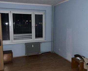 PREDAJ: Priestranný dvojizbový byt v pôvodnom stave Podbrezová časť Štiavnička 