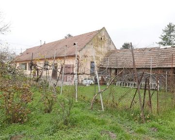 Príjemný 8 árový stavebný pozemok v centre obce Zálesie, 15 km od Bratislavy