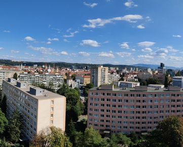Garsónka s Lodžiou a krásnym výhľadom, blízko CENTRA, Karpatská, zariadený byt