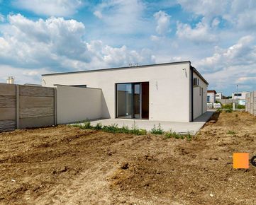 Moderné bývanie na okraji Miloslavova, projekt Zafírová - Dom 218/B