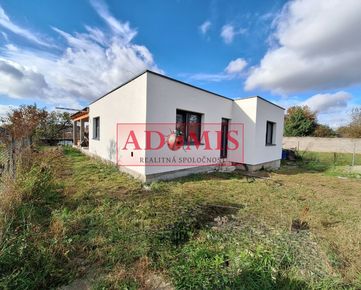 ADOMIS -  predáme nadštandardný 4izbový bungalov 160m2, kompletné IS, pozemok 573m2, tepelné čerpadlo,blízka obec za Šacou,Veľká Ida.