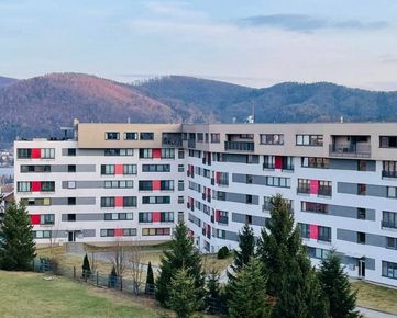 Na prenájom: priestranný 2-izb. byt s parkovaním na Komenského, Banská Bystrica