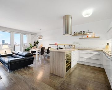 HERRYS - Na predaj priestranný plne zariadený 4-izbový byt s dvoma garážovými státiami v novostavbe