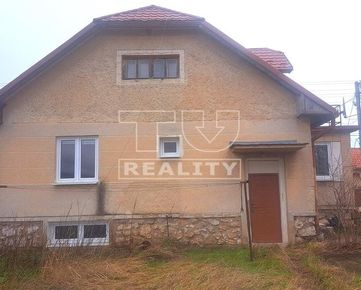 EXKLUZÍVNE ponúkame na predaj starší rodinný dom, s pozemkom  o rozlohe 740 m2 len 30 km od Košíc, v obci Drienovec.