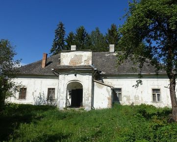 Na predaj kúria v obci Hajnáčka s priľahlým pozemkom s výmerou 11.380 m2