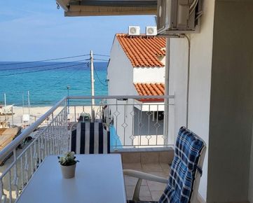 2 izbový apartmán s výhľadom na more, 50m od mora v lokalite Kassandra, Chalkidki, Grécko