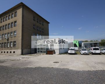 Areál s kanceláriami 44, 66 alebo 200 m², Rožňavská ul., parkovanie v areáli, klimatizácia, pri Freshmarkete