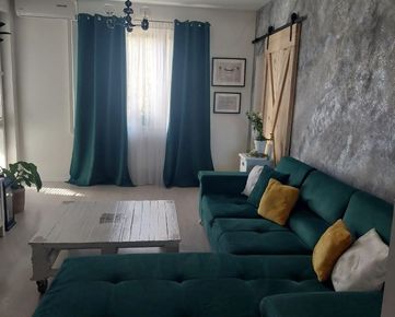 MAXIS REAL: NA PREDAJ: Jedinečný krásne prerobený klimatizovaný  4 izbový byt s lodžiou na Botanickej ulici.