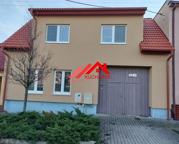 Kuchárek-real: EXKLUZÍVNE Dvojgeneračný dom na pozemku 823m2.