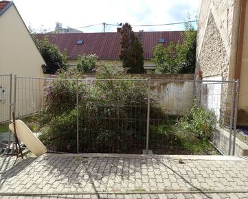IMPREAL »»» Rača »» Stavebný pozemok na malý 2 podlažný rodinný dom + extra záhrada v spoločnom dvore » cena 83.000,- EUR