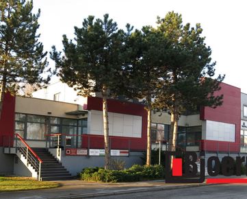 Firemné centrum na predaj - administratívne, prevádzkové a skladové priestory s parkovacími plochami