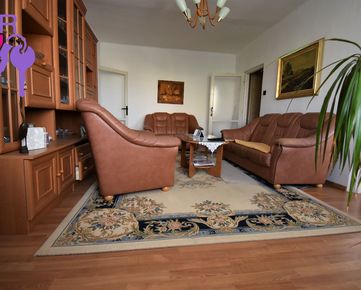 Priestranný, slnečný 3 izbový byt v Trenčíne s francúzskymi oknami, lodžiou a balkónom!