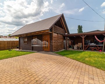 Ponúkame na predaj celoročne obývateľnú chatu v obci Vinosady pri Pezinku.